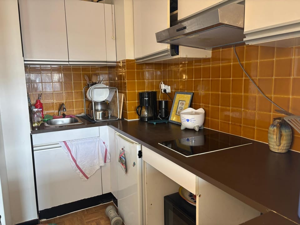 Studio Canal Saint Martin Apartment in Paris