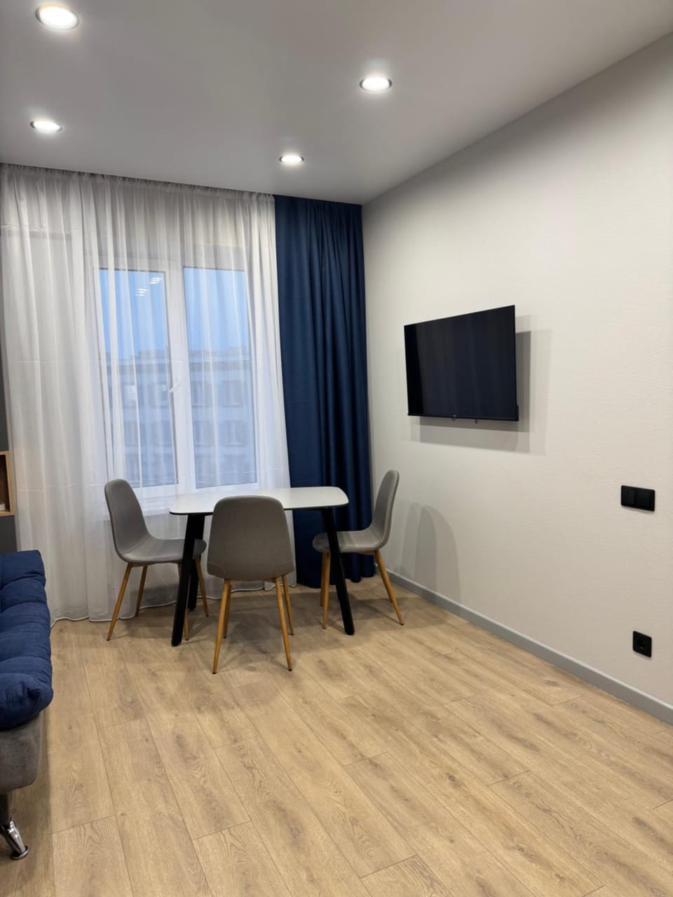 TV and multimedia, Living room, Seating area, Dining area