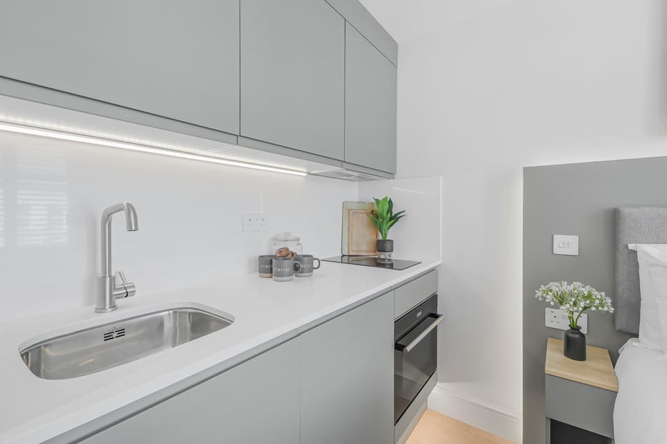 Kitchen or kitchenette, microwave, oven, stove