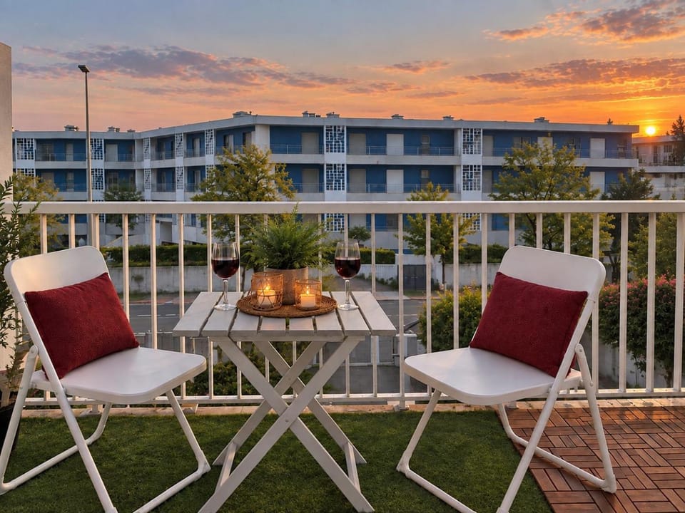 View (from property/room), Balcony/Terrace, Dining area, Sunset