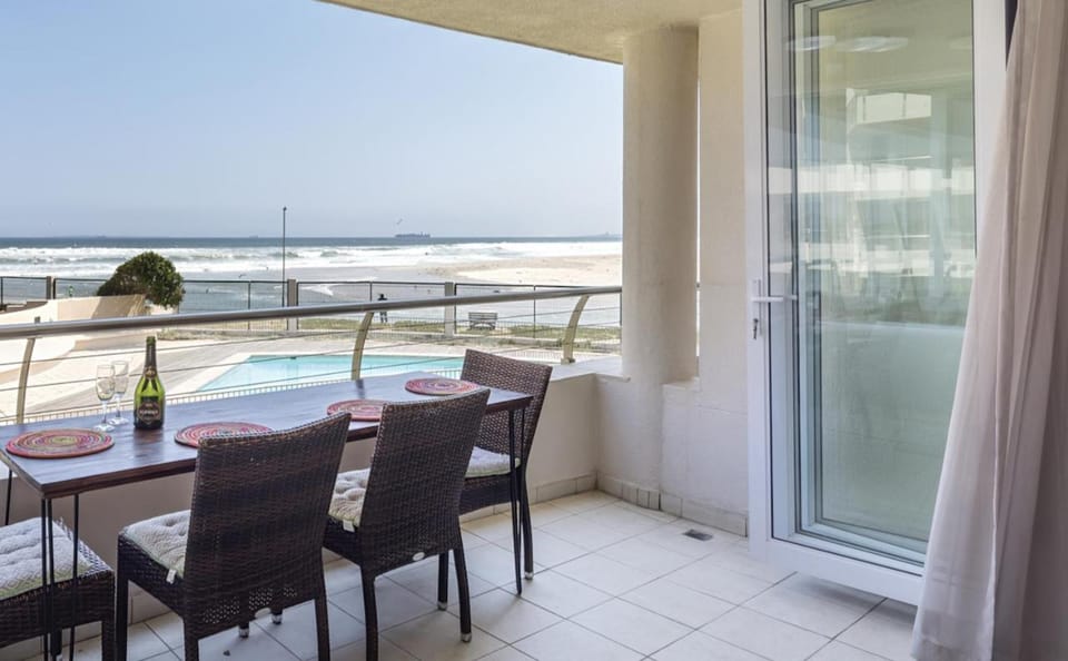 The Lagoon Beachfront Apartment Apartment in Cape Town