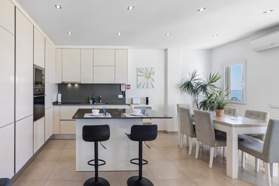 Property building, Kitchen or kitchenette, Living room