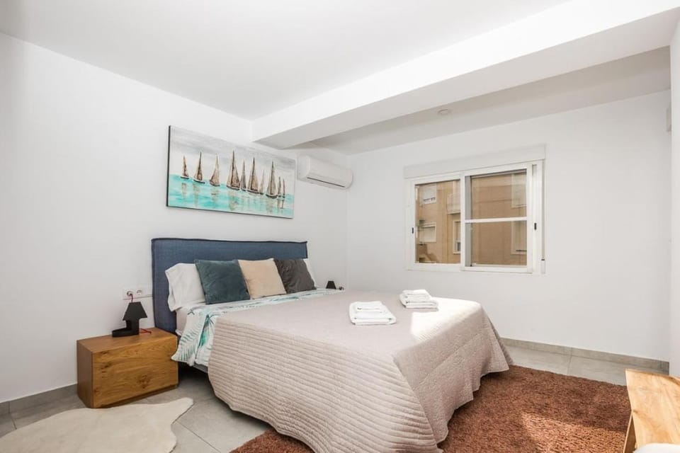 Bed, Photo of the whole room, Bedroom, towels, air conditioner