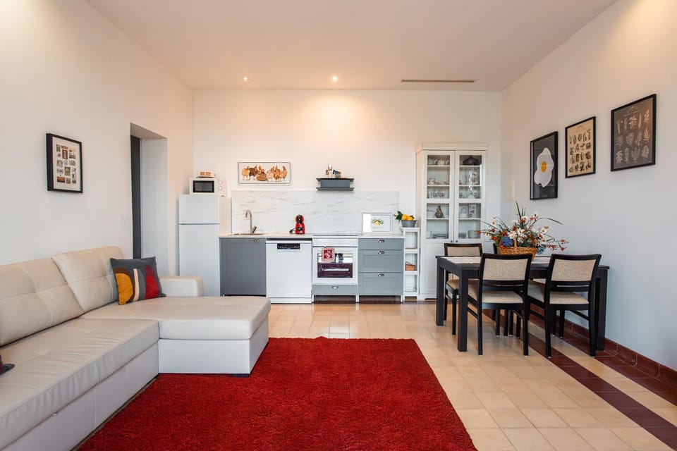 Kitchen or kitchenette, Living room, Dining area