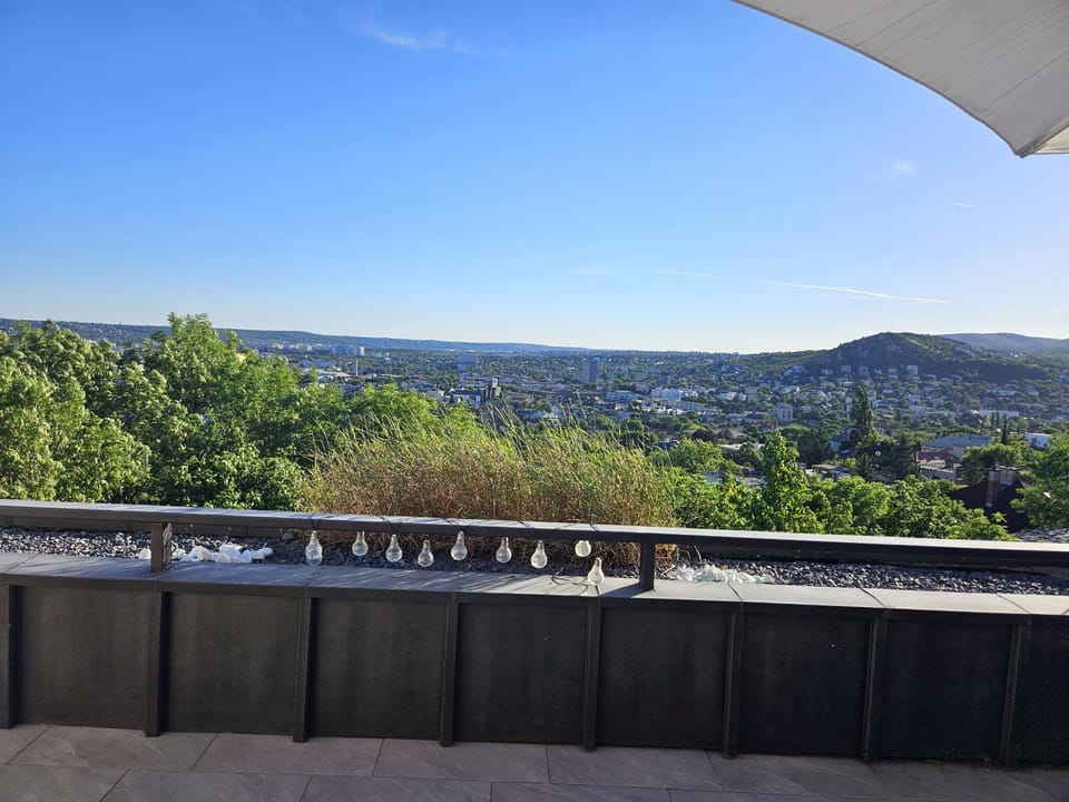 Citadella View Point apartment with Huge Balcony free Parking, AC Apartment in Budapest