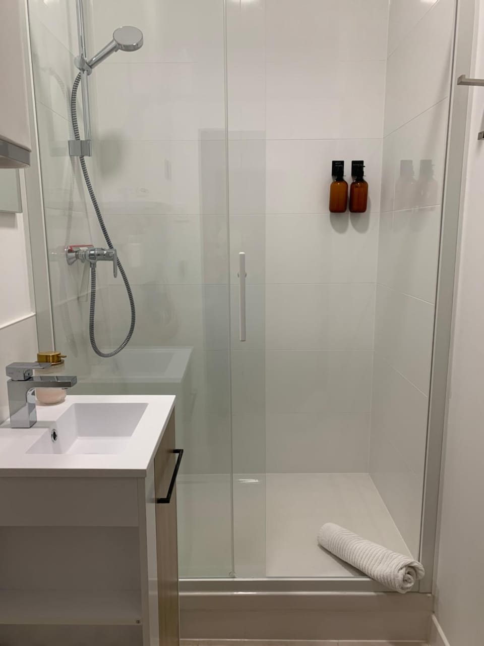 Shower, Bathroom, towels