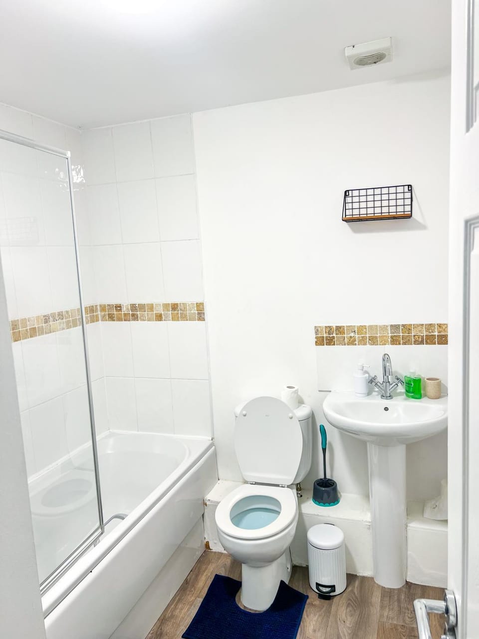 Shower, Toilet, Bathroom, Bath, towels