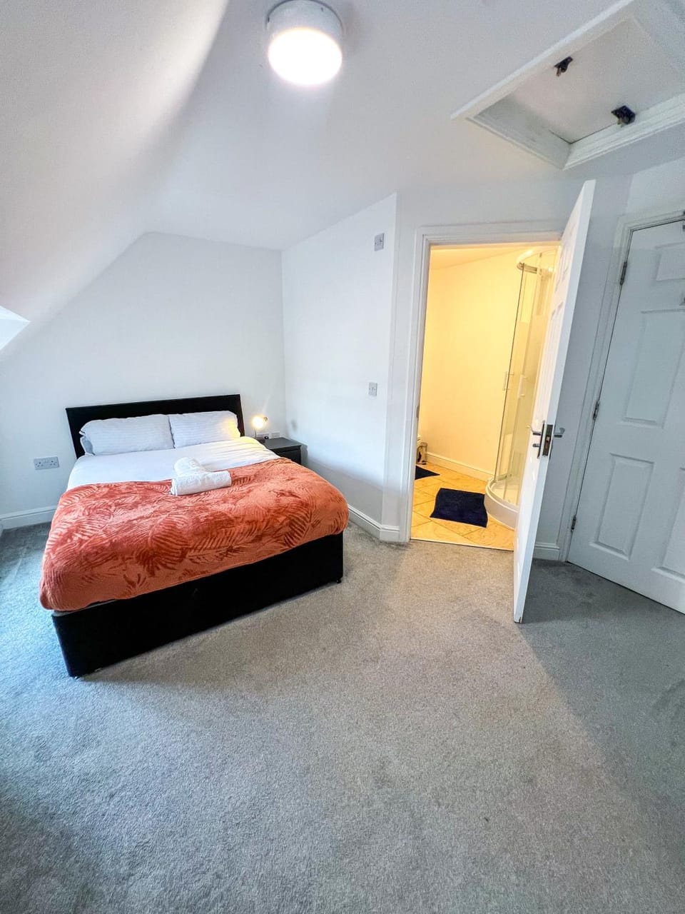 Bed, Photo of the whole room, Bedroom, wardrobe