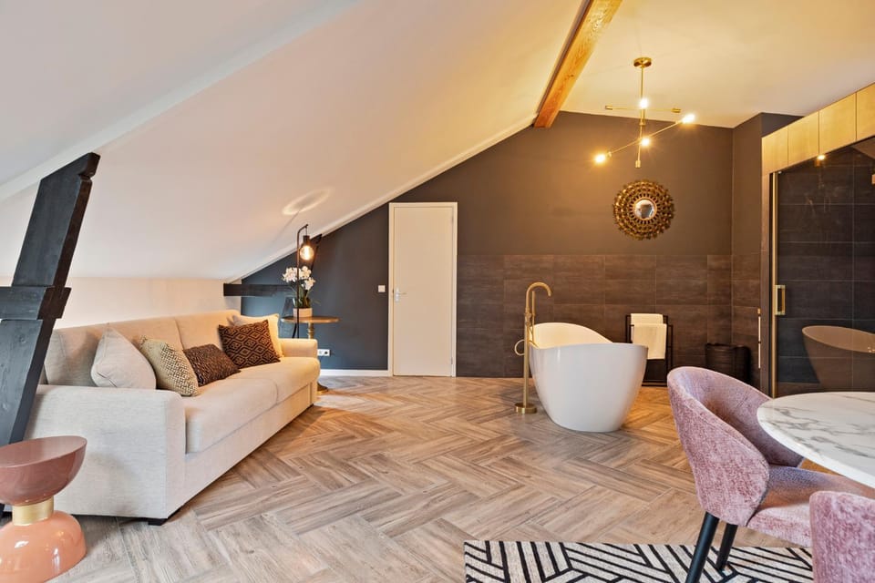 Bathroom, Seating area, Bedroom, Bath