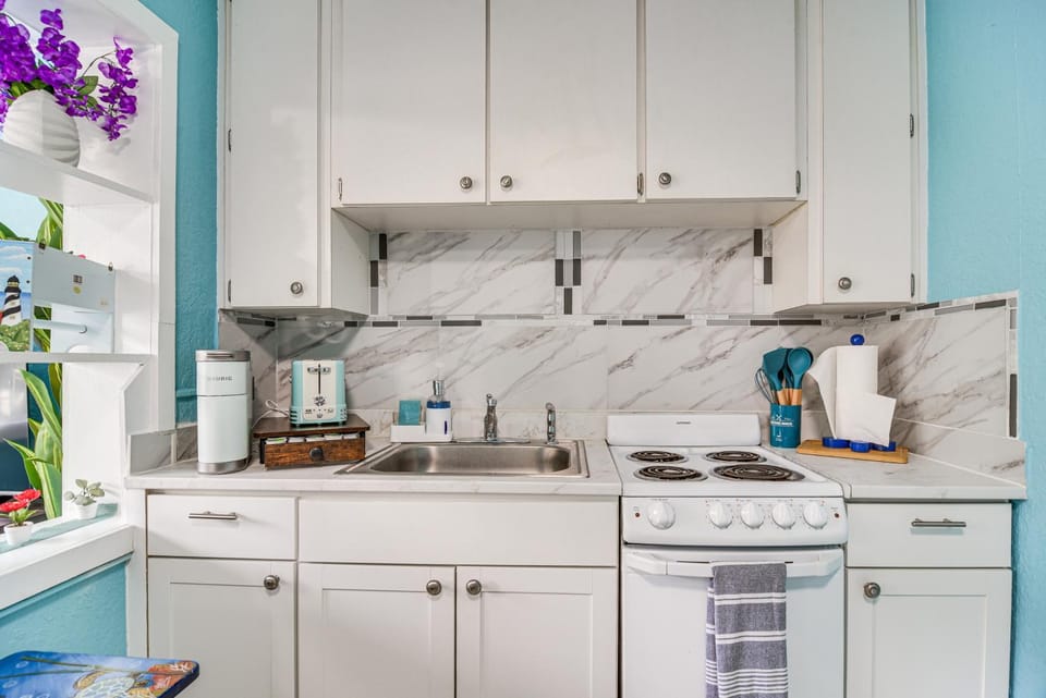 Walk to Dining & Sand! St Pete Beach Apartment Apartment in Saint Pete Beach
