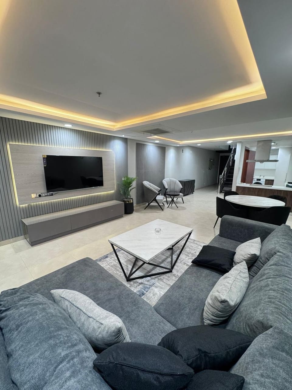 Communal lounge/ TV room, TV and multimedia, Living room, Seating area, Evening entertainment