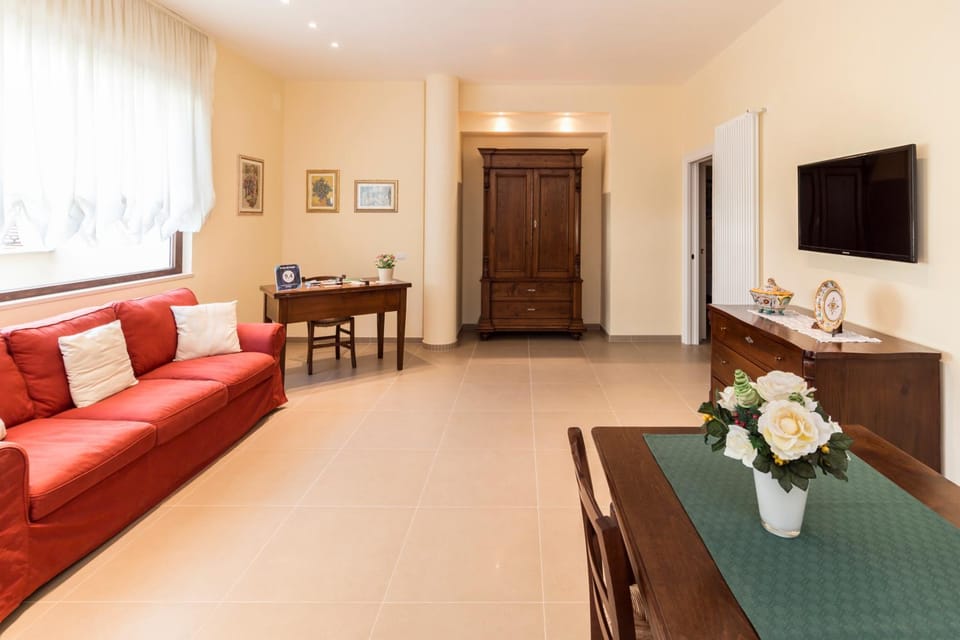 TV and multimedia, Living room, Seating area, Evening entertainment