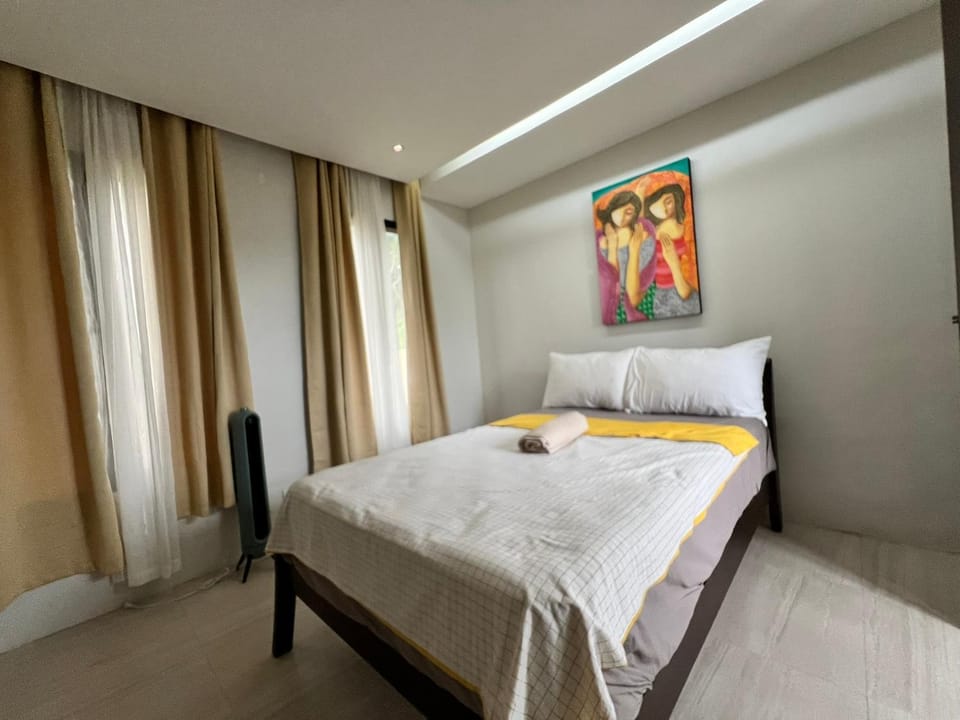 Premium 5 Bedroom Family Estate Overlooking Lake Taal Bed and Breakfast in Calabarzon