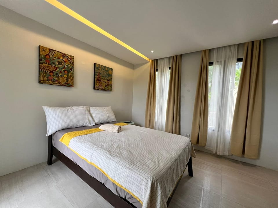 Premium 5 Bedroom Family Estate Overlooking Lake Taal Bed and Breakfast in Calabarzon