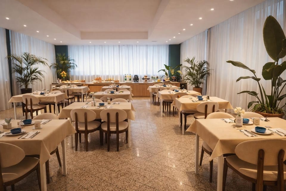 Restaurant/places to eat, Food and drinks, Banquet/Function facilities, Food, Breakfast, Continental breakfast, Buffet breakfast