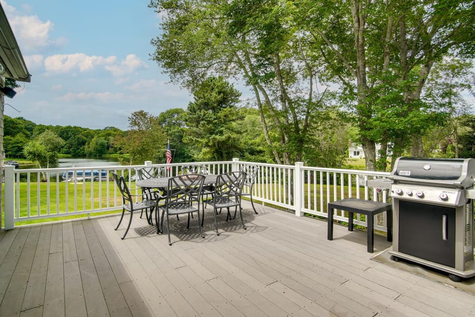 Families Welcome! Mashpee Duplex w/ Water Views House in Mashpee