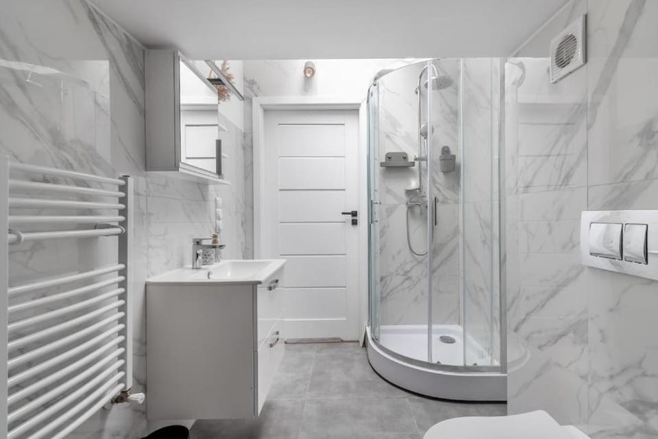 Shower, Bathroom, Bath, towels