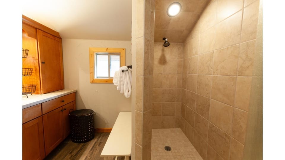 Shower, Bathroom, towels, wardrobe