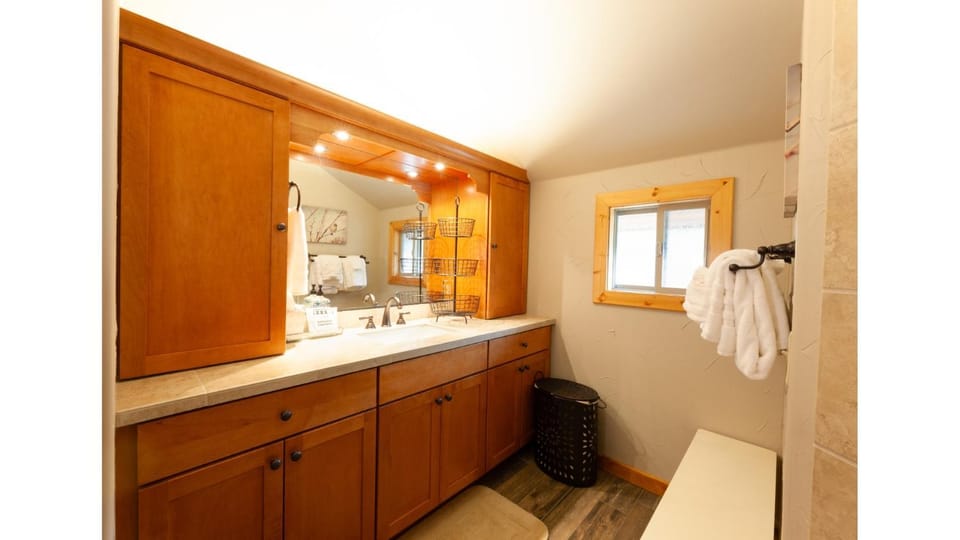 Bathroom, Bath, furniture, towels
