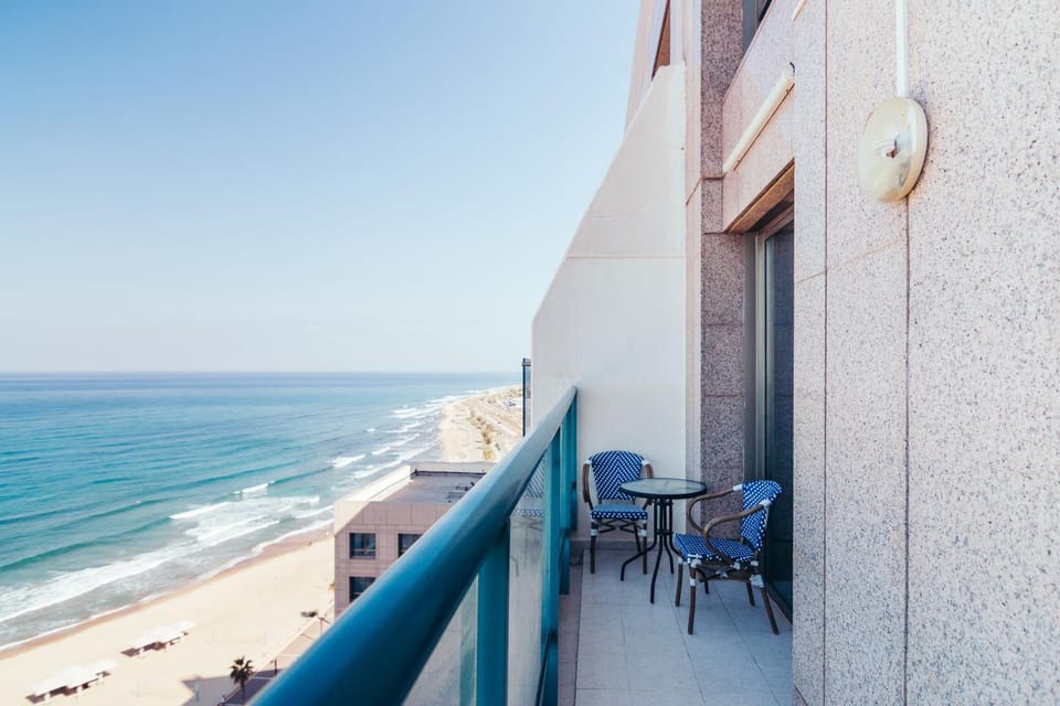 Property building, Day, Natural landscape, View (from property/room), Balcony/Terrace, Seating area, Beach, Evening entertainment, Sea view