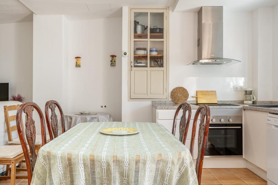 Property building, Kitchen or kitchenette, Living room