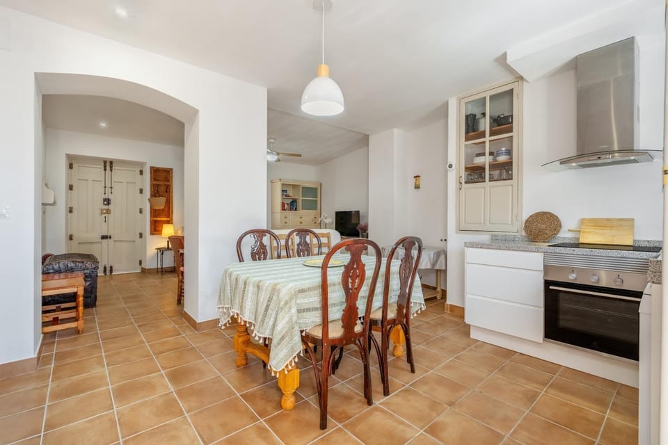 Property building, Kitchen or kitchenette, Living room