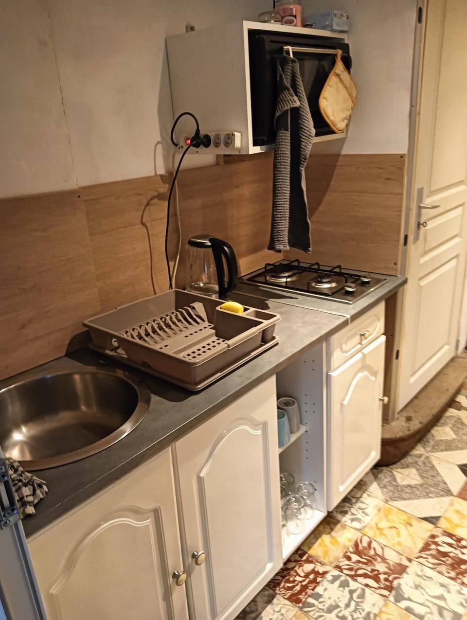 Kitchen or kitchenette, Living room