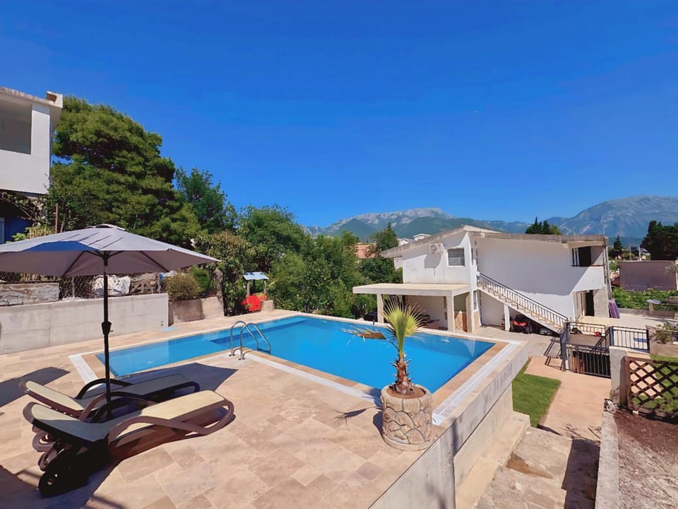 Property building, Patio, Day, Natural landscape, Mountain view, Pool view, Swimming pool, sunbed