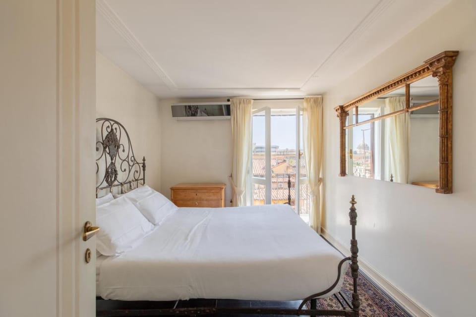 Bed, Photo of the whole room, Bedroom, air conditioner