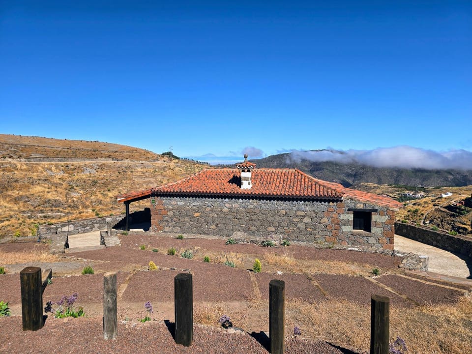 Property building, Natural landscape, Landmark view, Mountain view