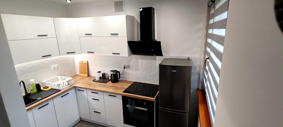 Coffee/tea facilities, Kitchen or kitchenette, stove