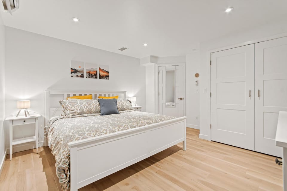 Bed, Photo of the whole room, Bedroom, wardrobe