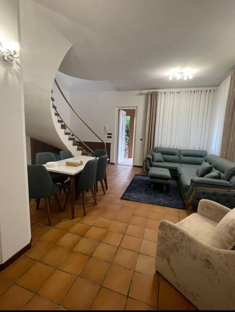 Living room, Seating area