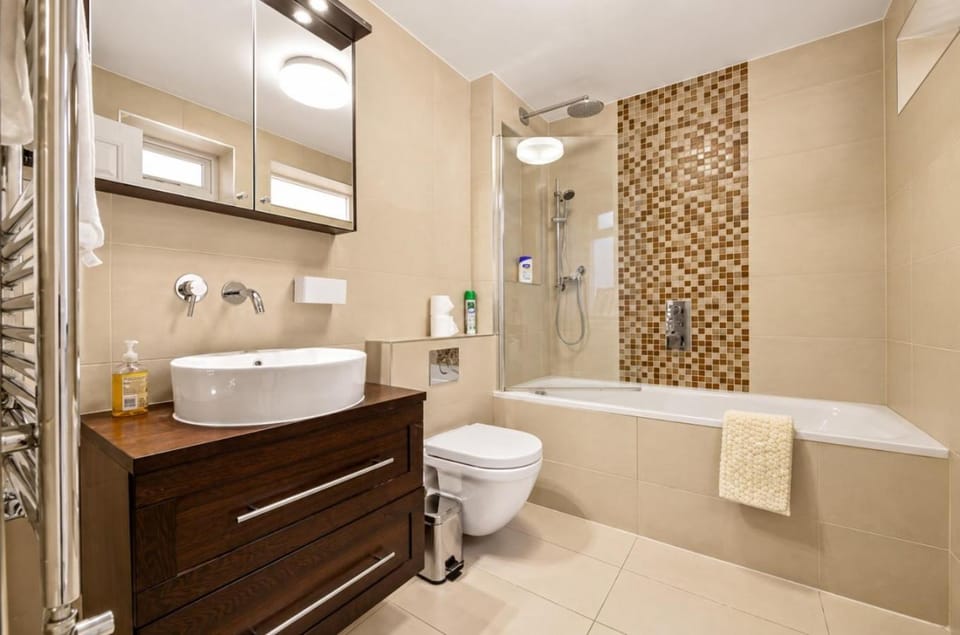 2BR Stylish Apartment in Euston and near Camden with Private Roof Terrace Apartment in London Borough of Islington