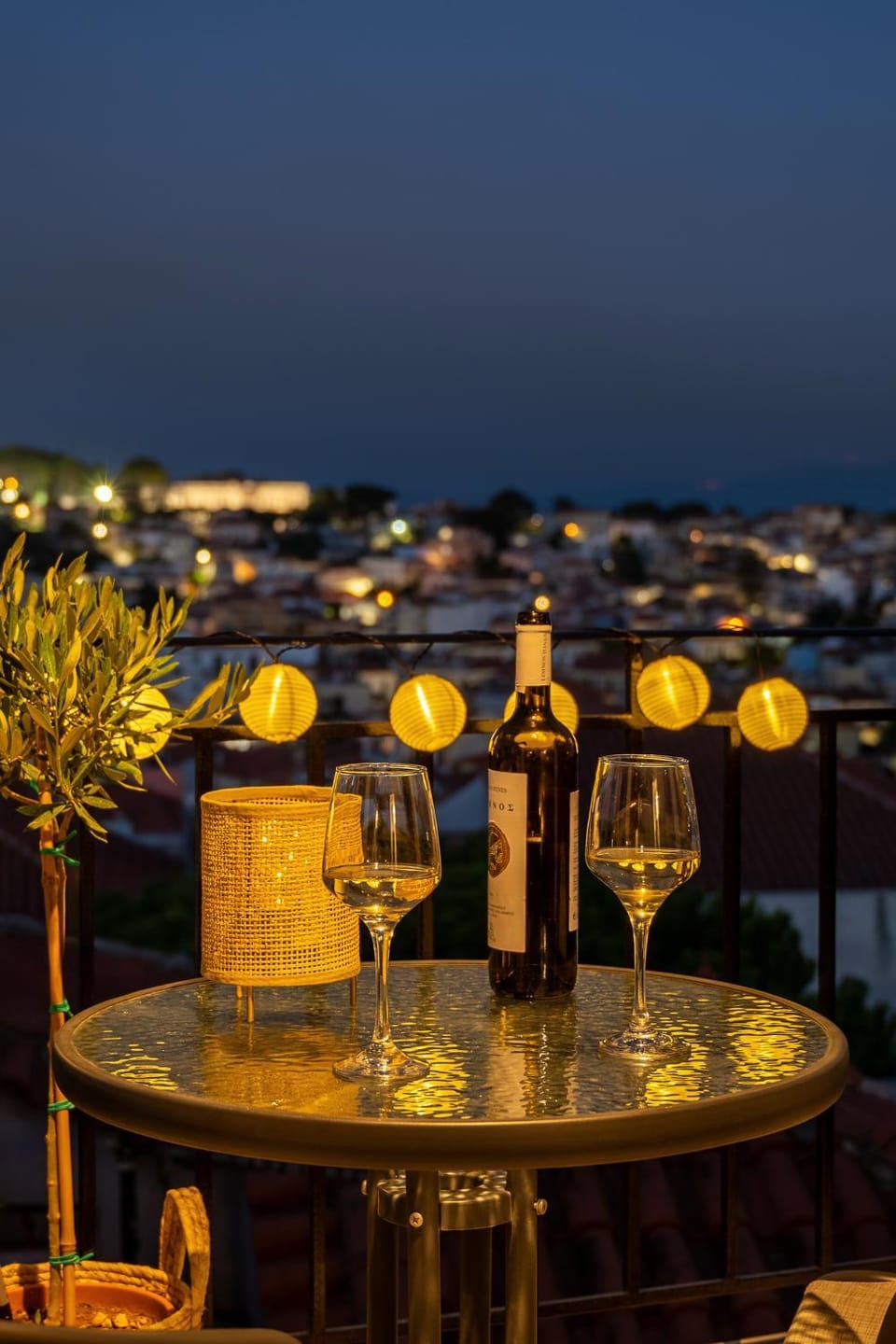 View (from property/room), Balcony/Terrace, City view, Garden view, Landmark view, Sea view, Alcoholic drinks