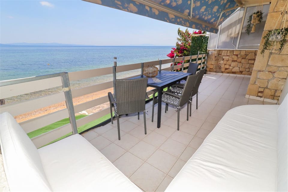Poseidon Sea Front House House in Halkidiki
