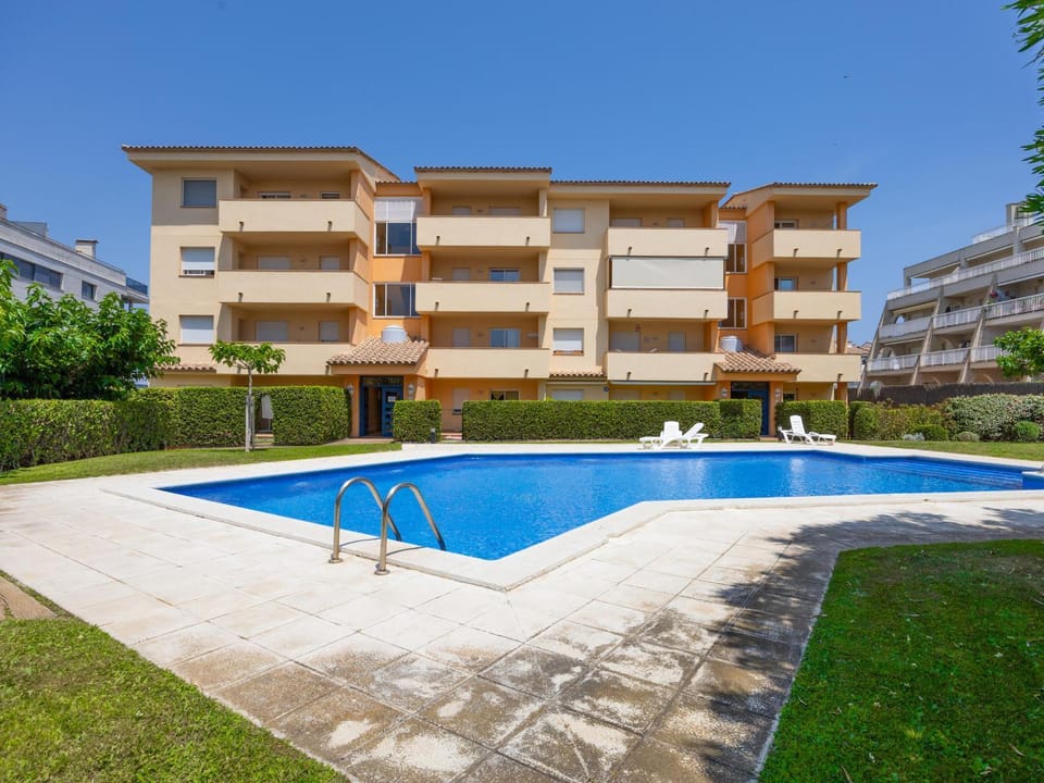 Amplio piso a 150m de la playa con estacionamiento y aire acondicionado - ES-325-44 Apartment in L'Escala