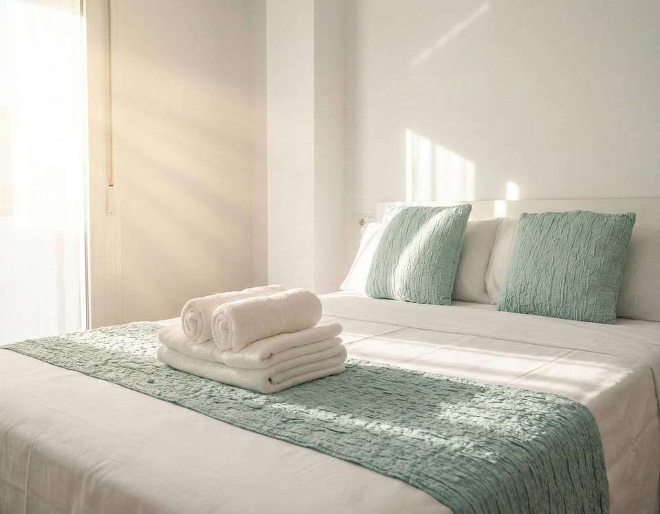 Bed, Photo of the whole room, Bedroom, towels
