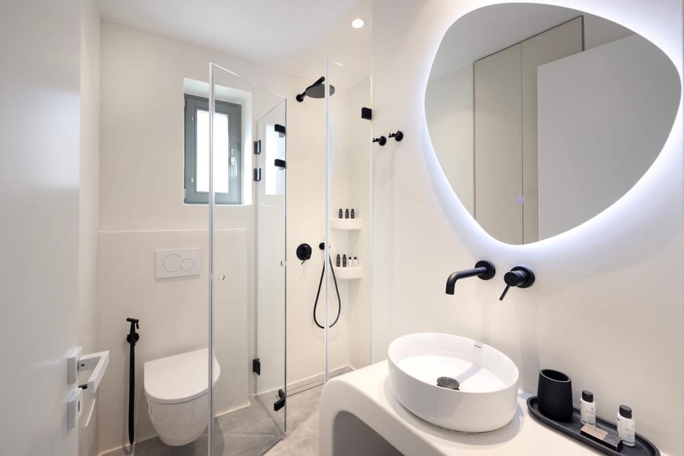Shower, Toilet, Bathroom, towels