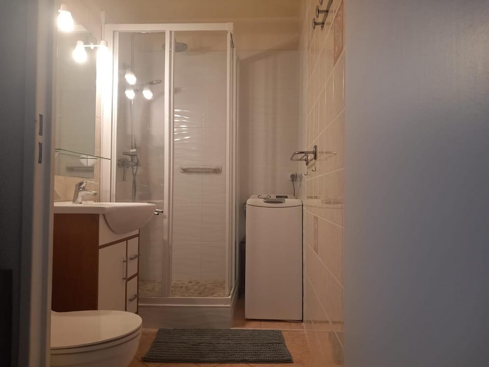 agreable appartement proche plages Apartment in Bormes-les-Mimosas