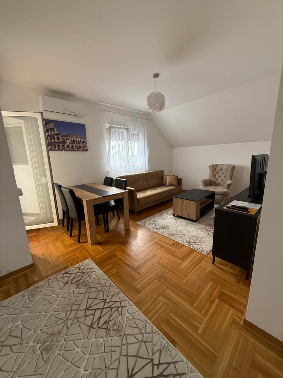 Port 5 Apartment in Belgrade