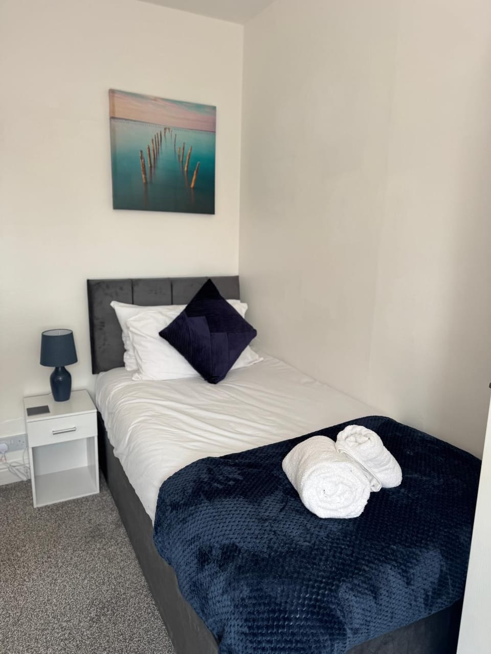 Bed, Photo of the whole room, Bedroom, towels