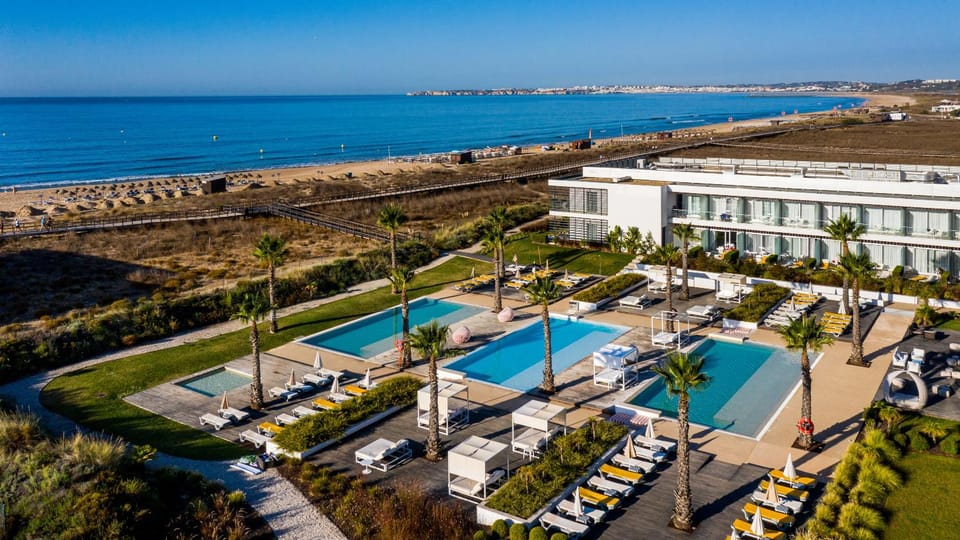 Property building, Beach, Swimming pool