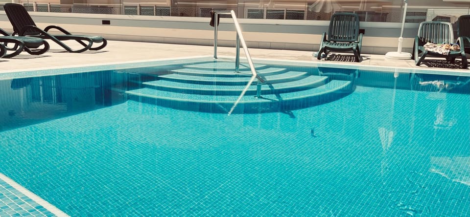 Pool view, Swimming pool, sunbed