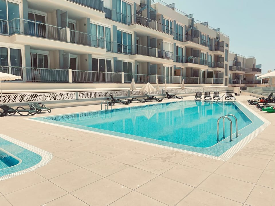 Pool view, Swimming pool, sunbed