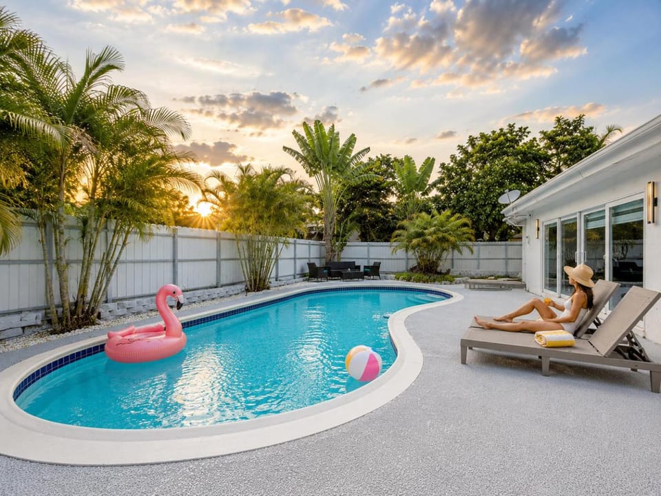 Private Pool Arcade Game Room Outdoor Dining House in Wilton Manors