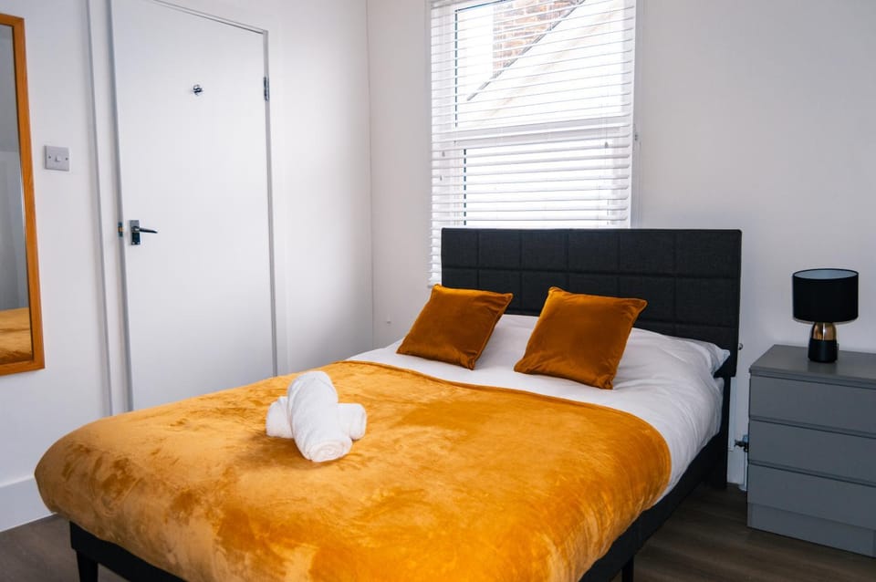 Bed, Photo of the whole room, Bedroom, towels, wardrobe