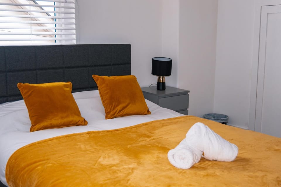 Bed, Photo of the whole room, Bedroom, towels, wardrobe