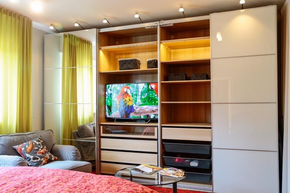 TV and multimedia, Photo of the whole room, wardrobe