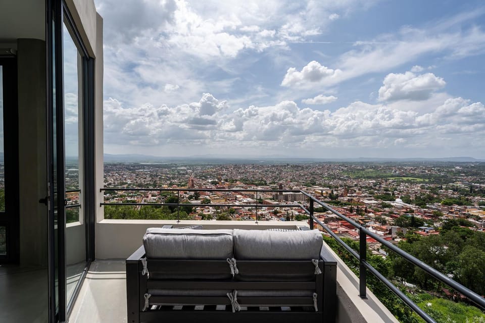 Patio, View (from property/room), Balcony/Terrace, Seating area, City view, Landmark view